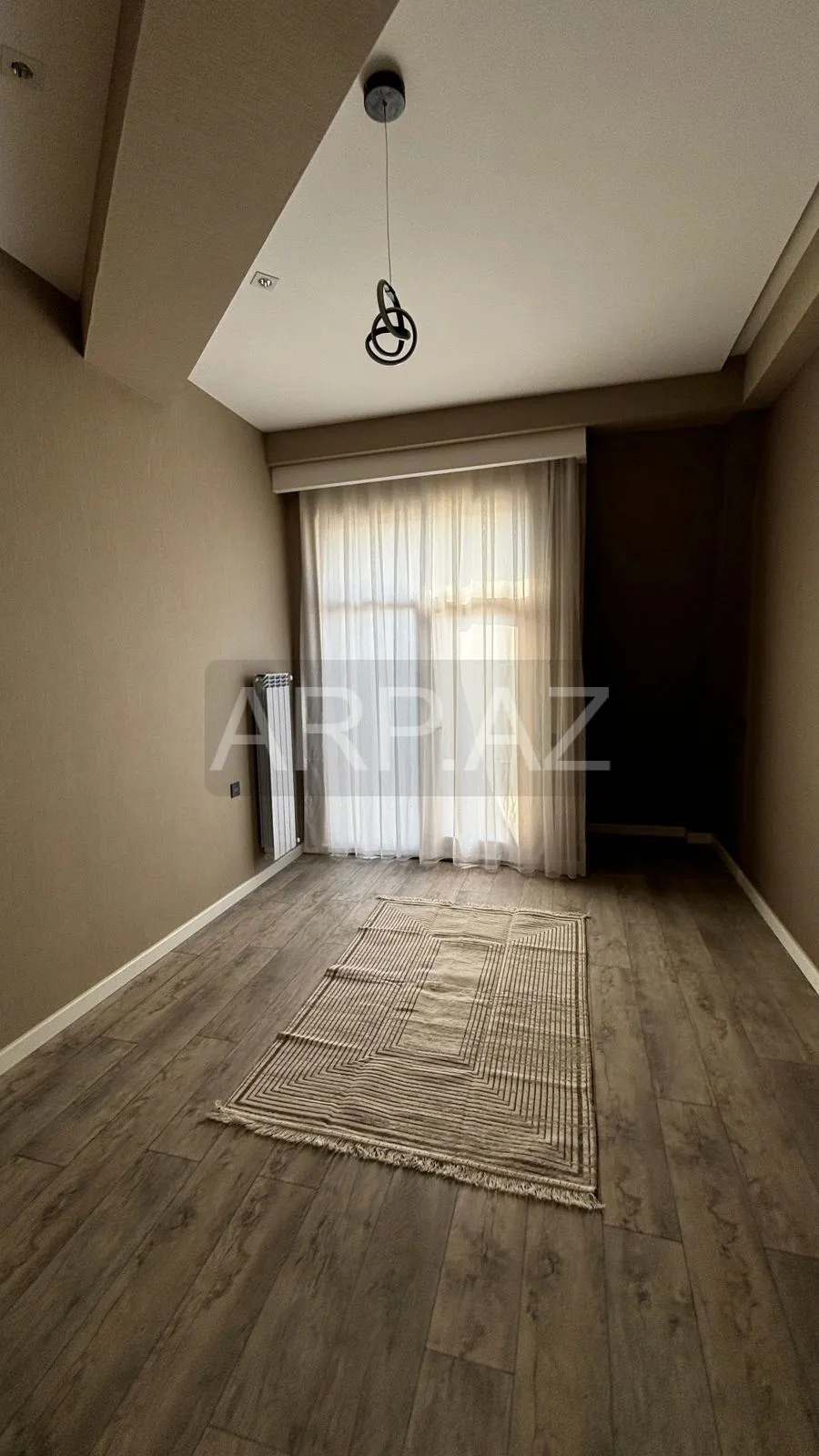 Ağ Şəhərdə 3 otaqlı mənzil kirayə verilir