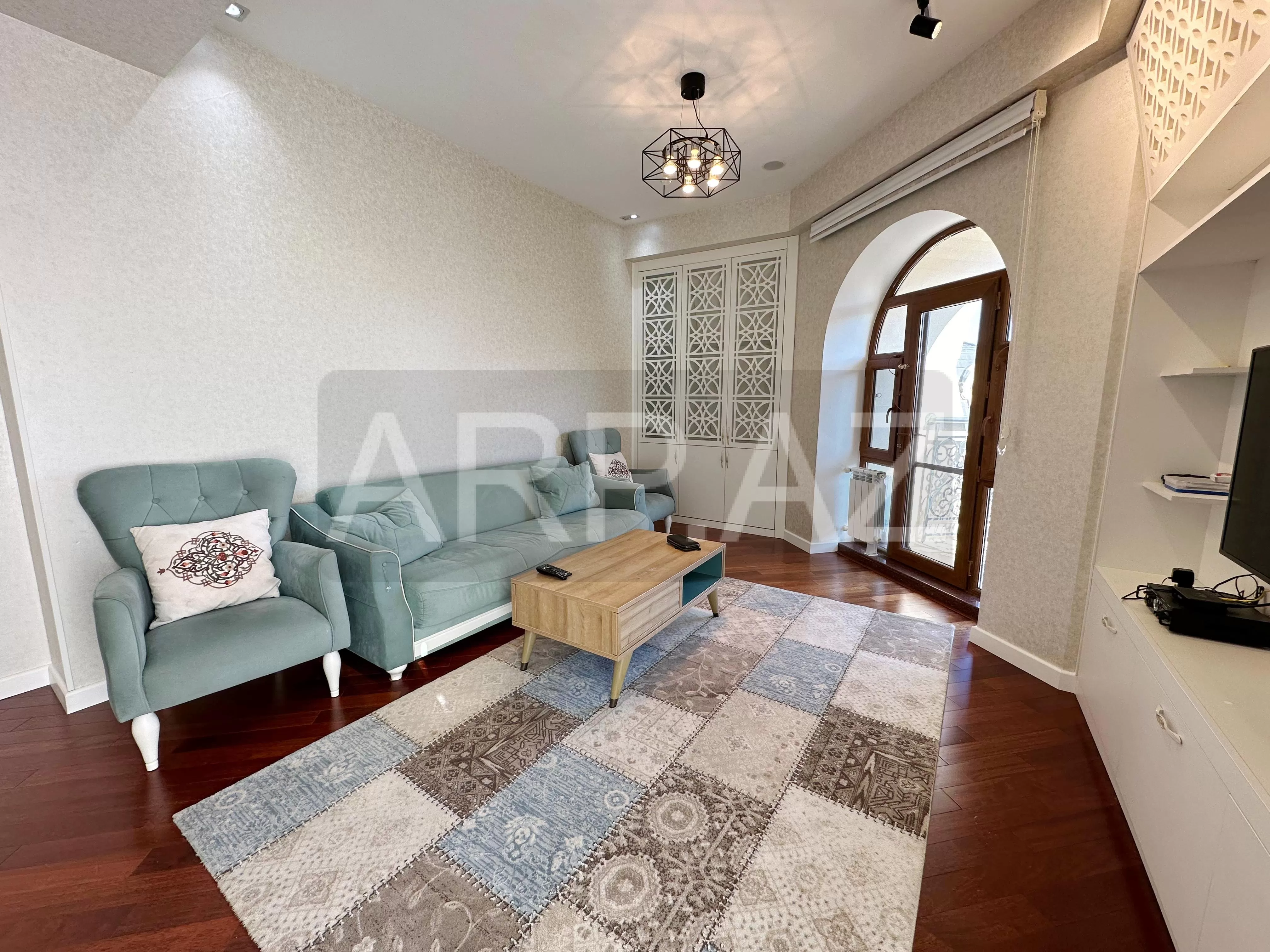 Ağ Şəhərdə 3 otaqlı mənzil kirayə verilir gallery image