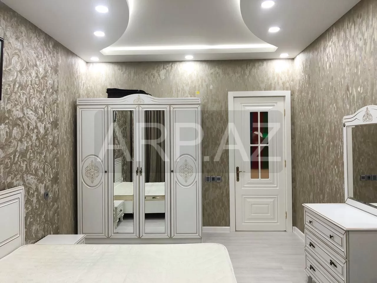 Grand Hyatt-da 3 otaqlı mənzil kirayə verilir