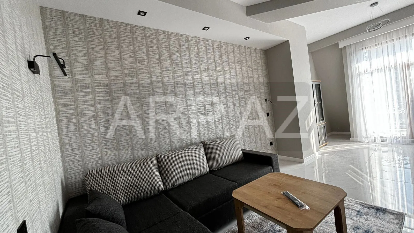 Ağ Şəhərdə 3 otaqlı mənzil kirayə verilir gallery image
