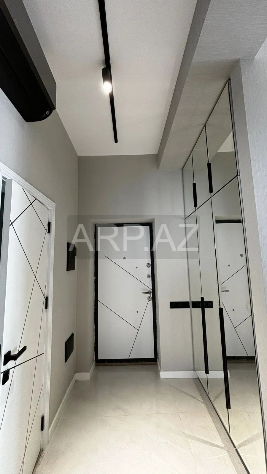 Ağ Şəhərdə 3 otaqlı mənzil kirayə verilir