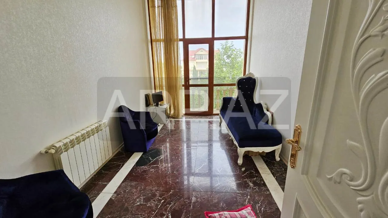 Buzovna qəsəbəsində bağ evi satılır
