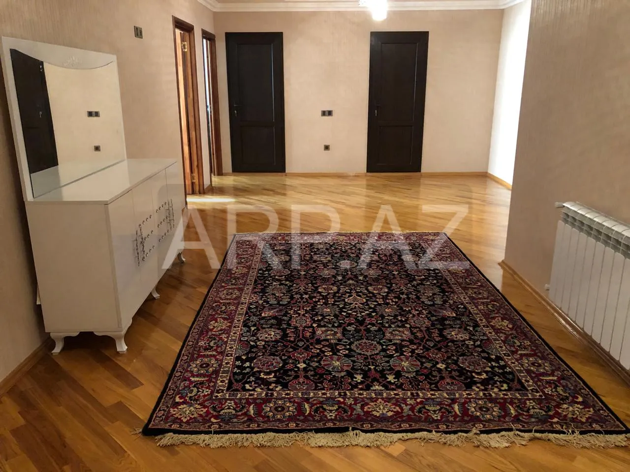Nerimanovda kosmos yasayis kompleksinde 3 otaq ev kiraye verilir. gallery image