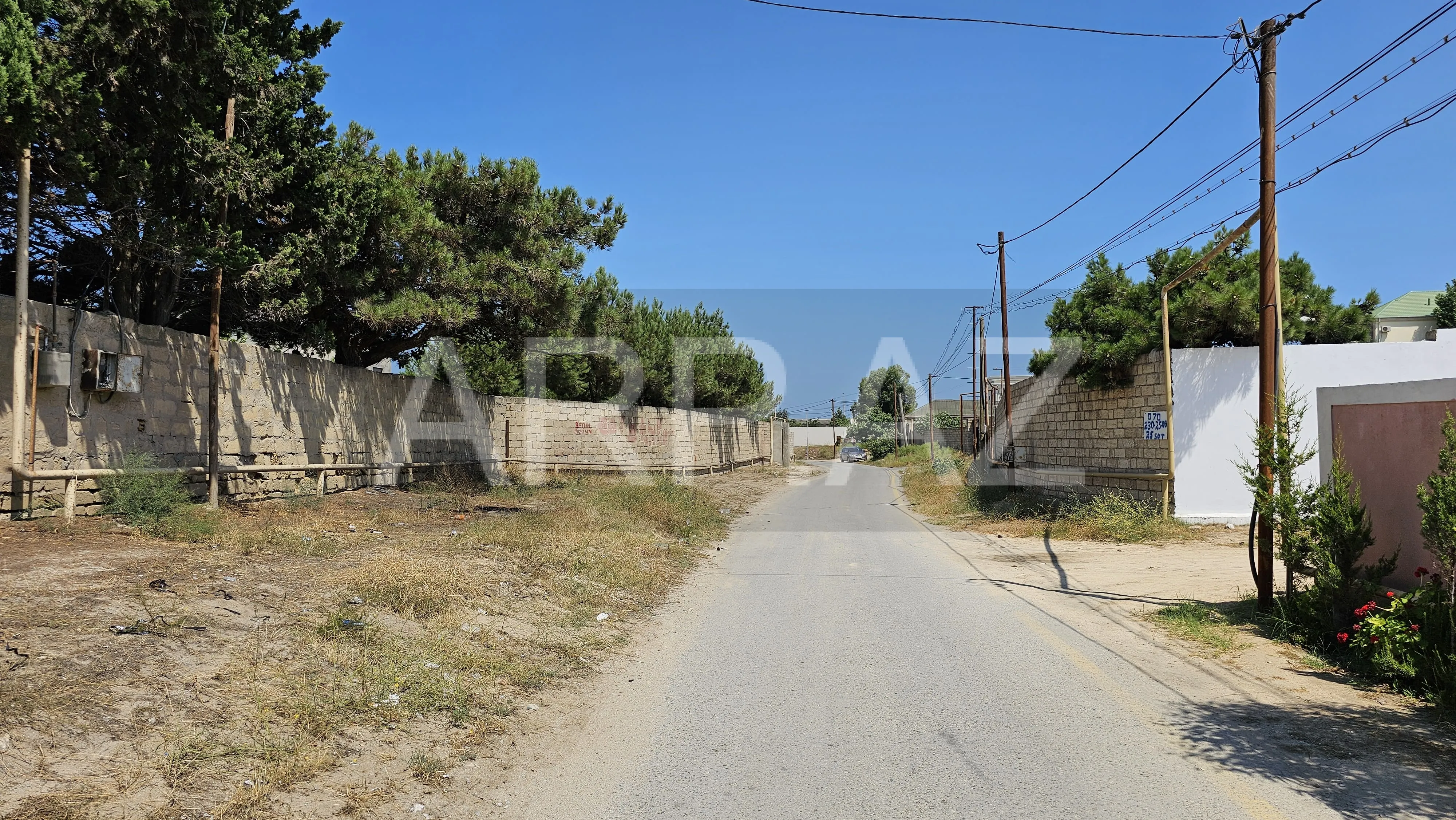 Bilqədə torpag satılır. Amburanın yaninda.