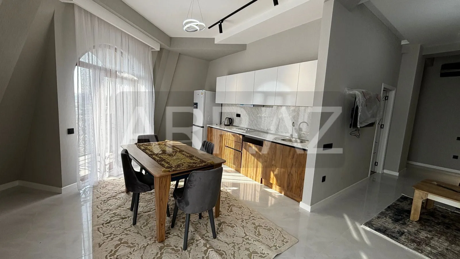 Ağ Şəhərdə 3 otaqlı mənzil kirayə verilir gallery image