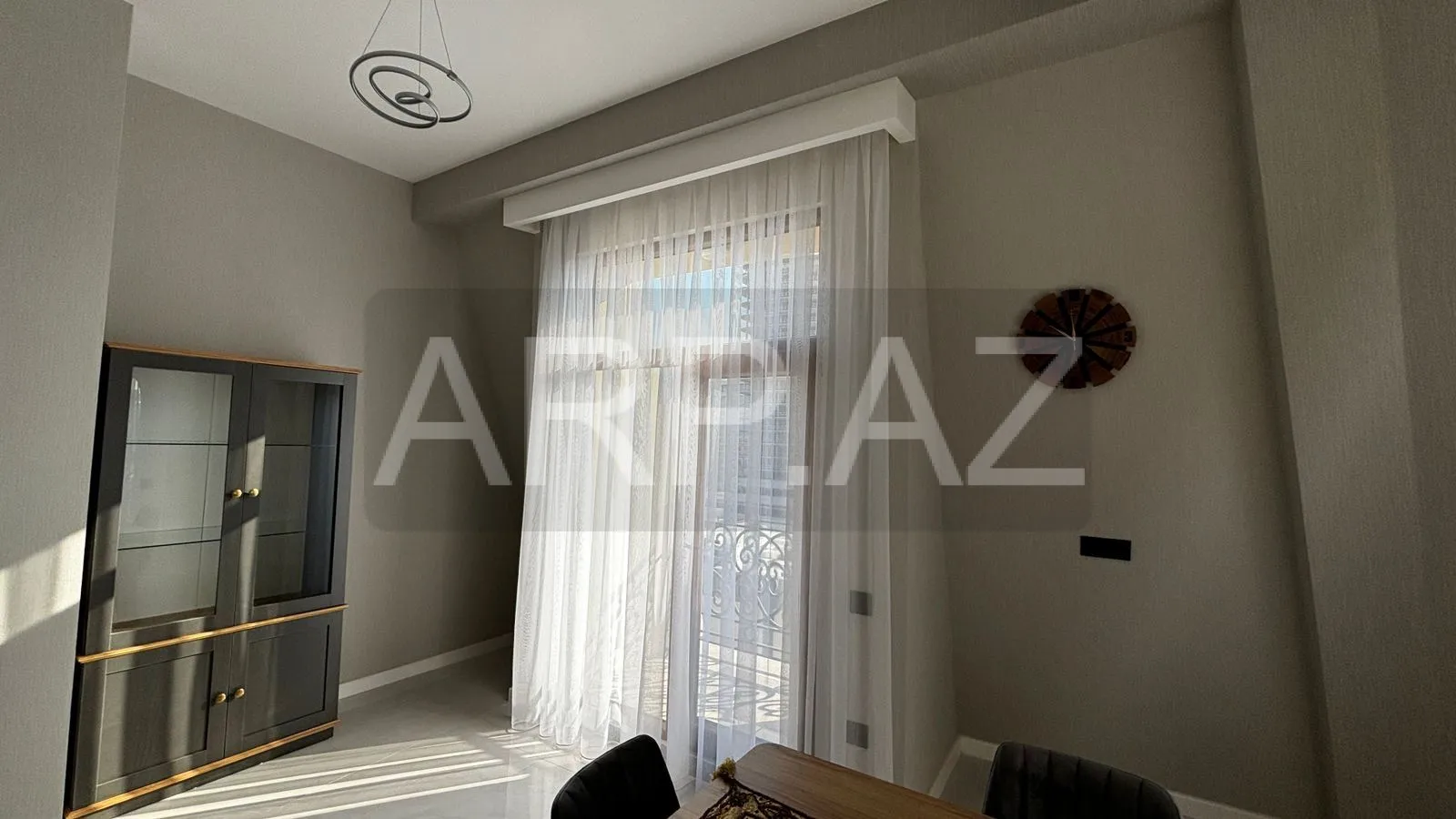 Ağ Şəhərdə 3 otaqlı mənzil kirayə verilir