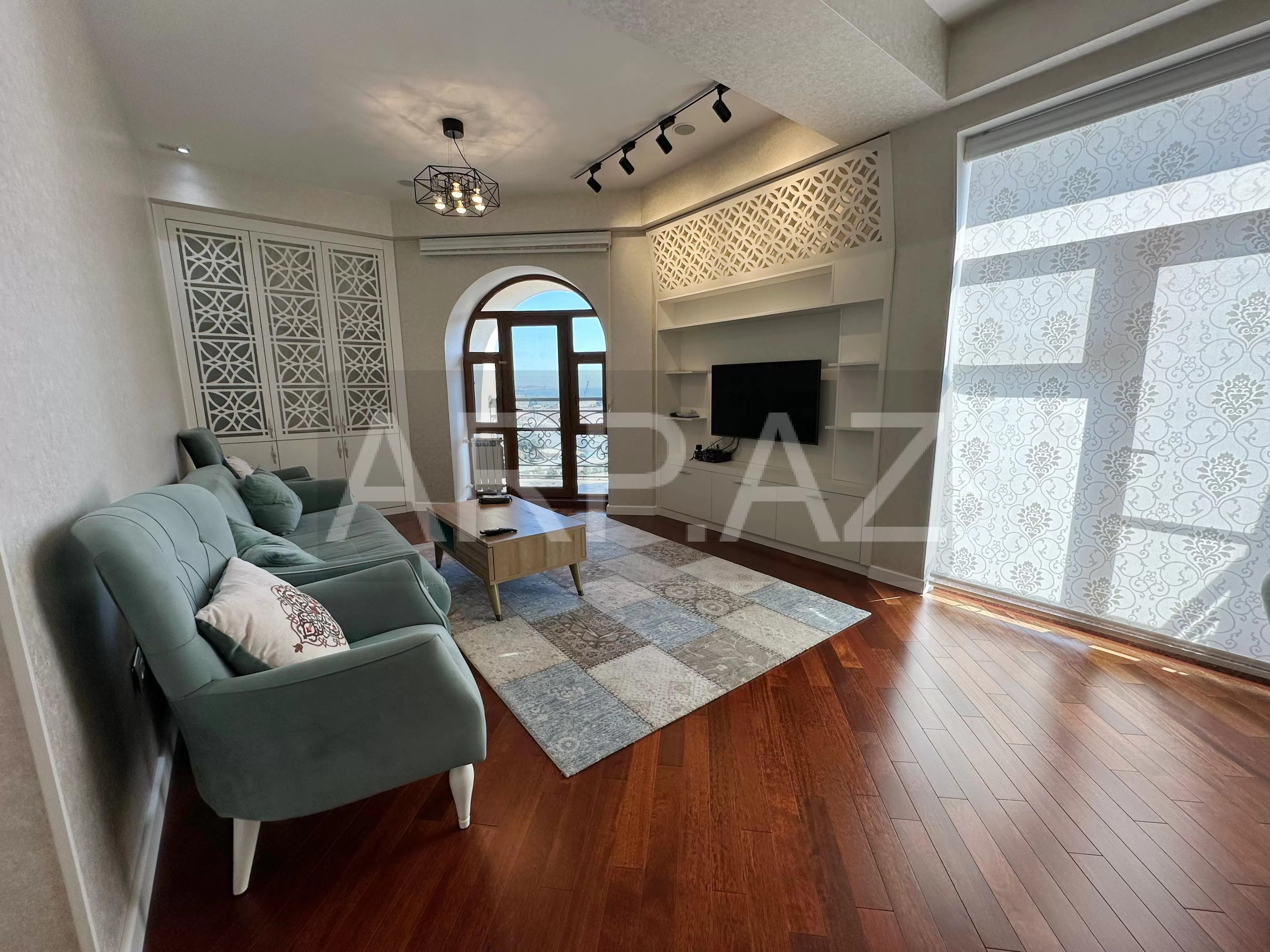 Ağ Şəhərdə 3 otaqlı mənzil kirayə verilir gallery image