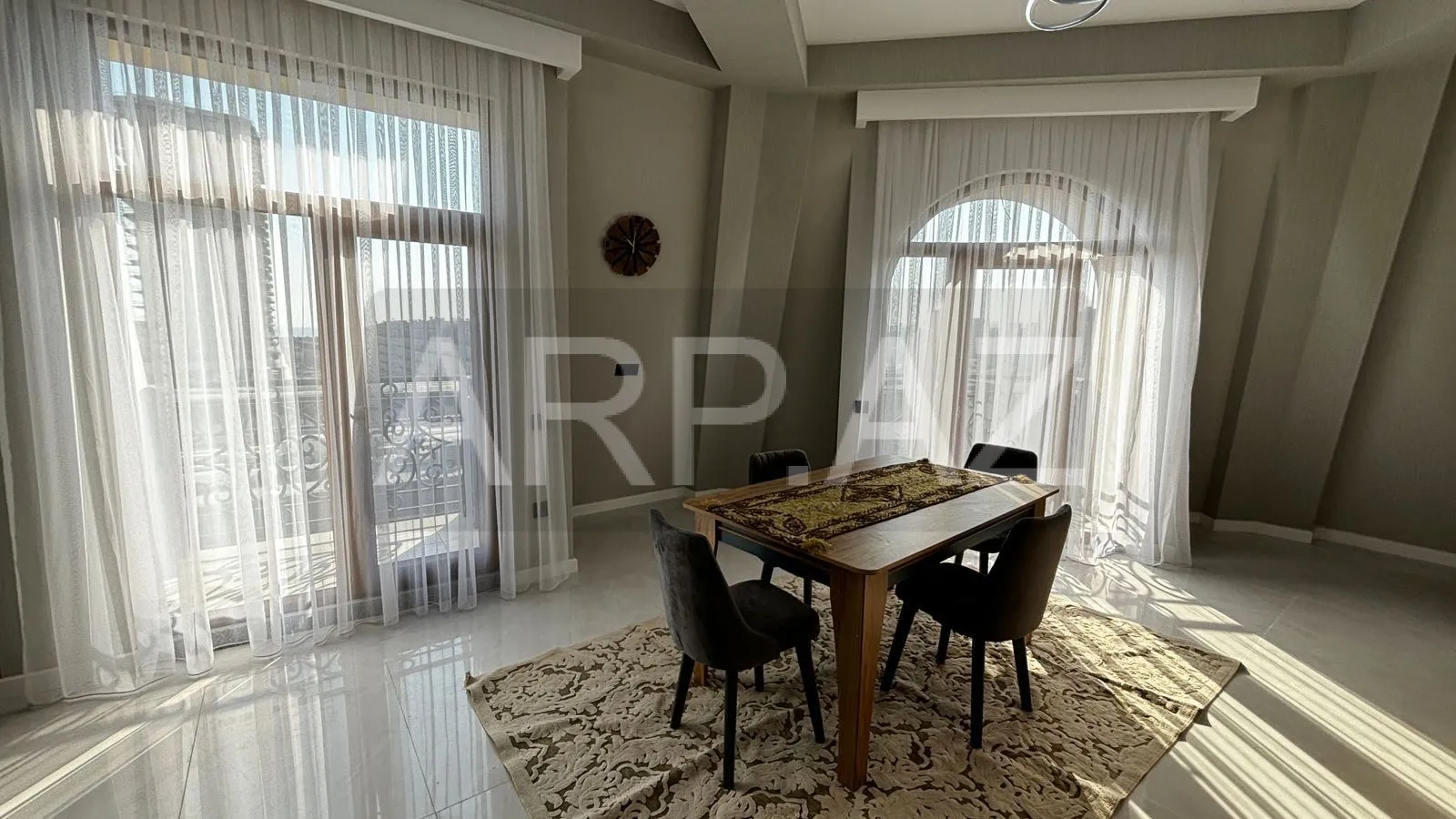 Ağ Şəhərdə 3 otaqlı mənzil kirayə verilir gallery image